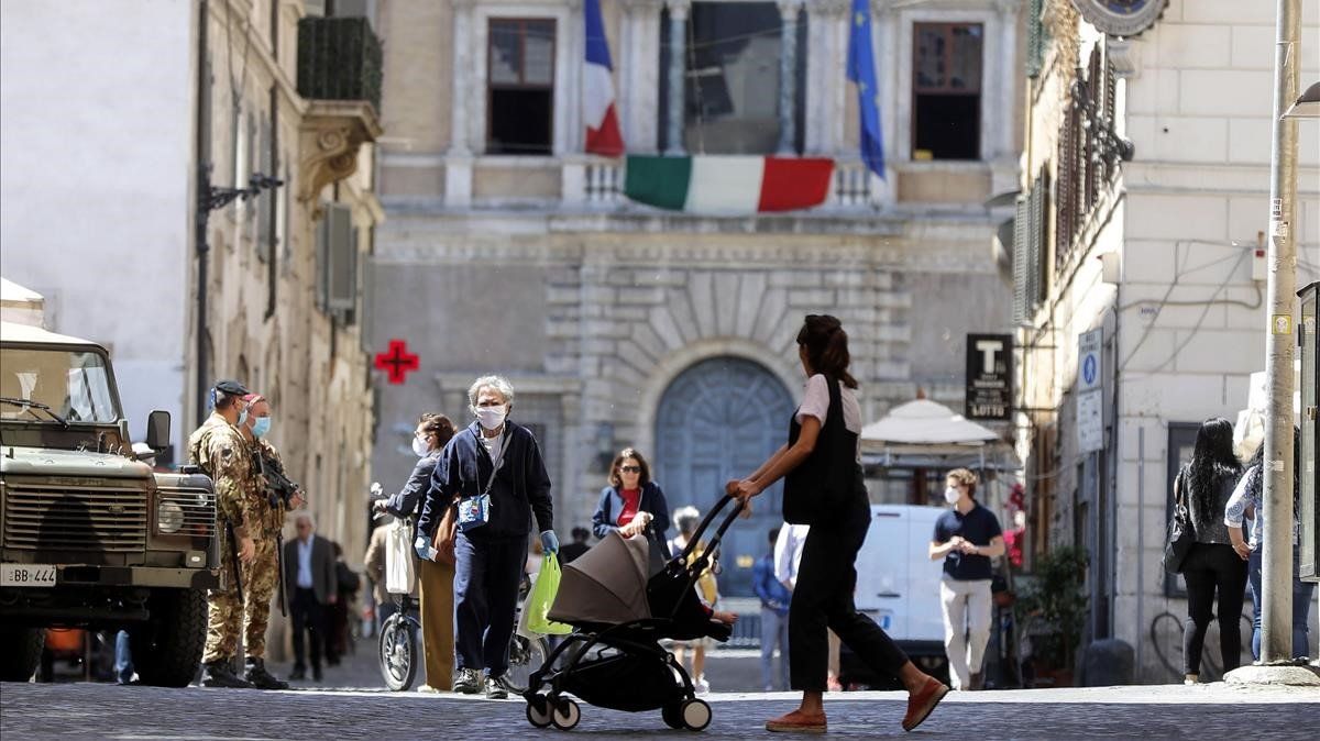 Ya no es obligatorio el uso de cubrebocas al aire libre en Italia