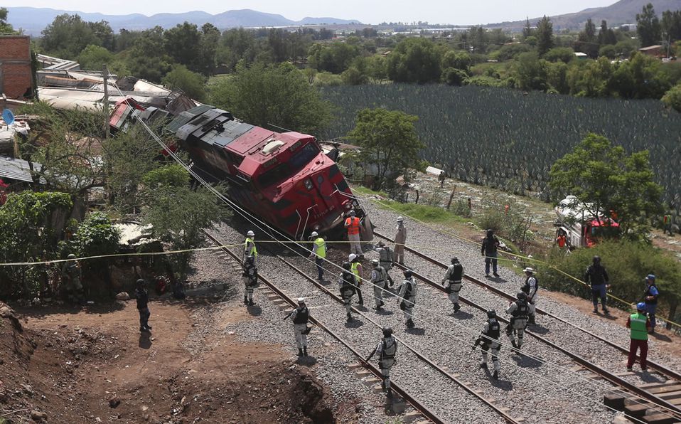 Un muerto, lesionados y casas destruidas por descarrilamiento de un tren en Jalisco