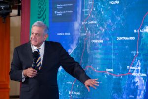 AMLO resalta beneficios del tren maya en el sureste del país