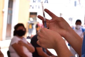 Vienen a Puebla más de 100 mil dosis de vacunas CanSino y Sinovac