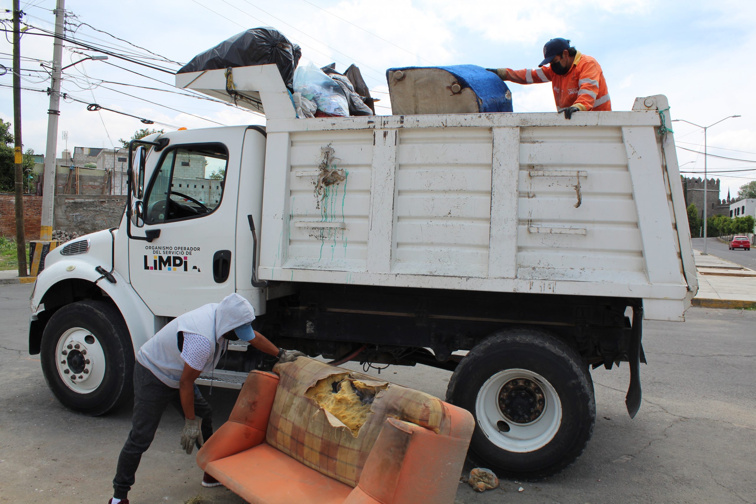 Mantiene Ayuntamiento de Puebla limpieza preventiva en cauces de ríos por temporada de lluvias