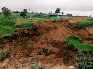 Gobierno de Puebla evalúa posibles riesgos por nuevo socavón en Ahuazotepec