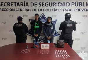 En Cuautlancingo, Policía Estatal detiene a dos presuntos distribuidores de droga