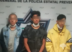 Con casi 600 dosis de aparente droga, Policía Estatal captura a tres hombres