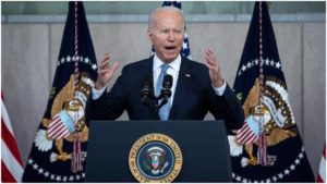 Joe Biden culpa a la desinformación de las redes sociales de matar a gente de COVID-19