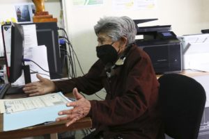 Beneficia Registro Civil del SEDIF a personas adultas mayores