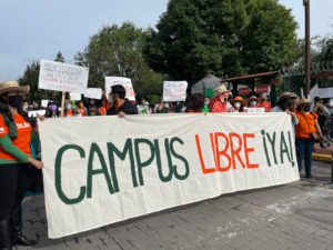 Alumnos realizan protesta a dos meses del conflicto en la UDLAP