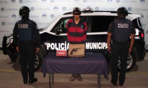 Detuvo policía municipal de Puebla a hombre por portación ilegal de arma de fuego