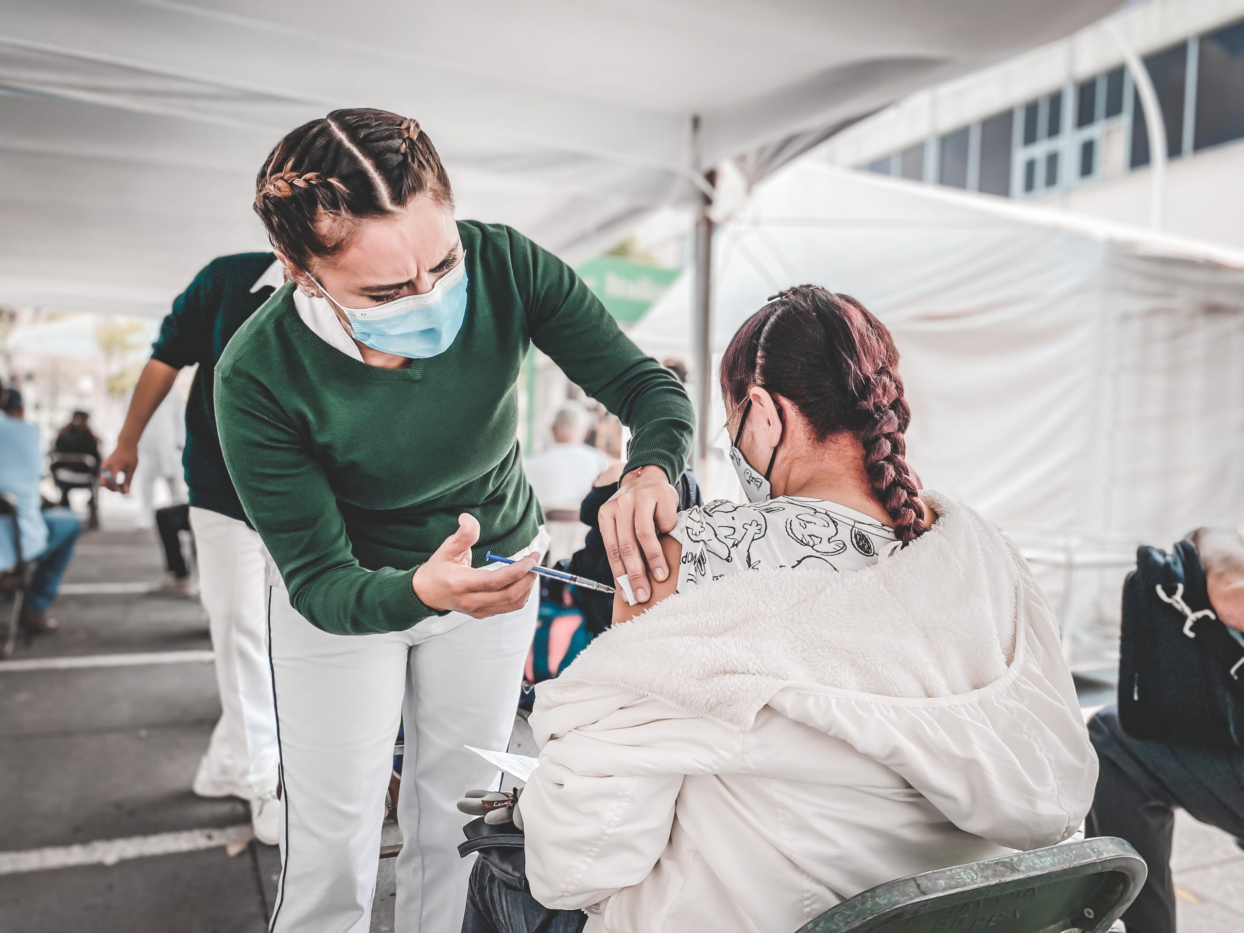 Prevenir SARS-CoV-2 mediante el hábito de vacunación: IMSS Puebla