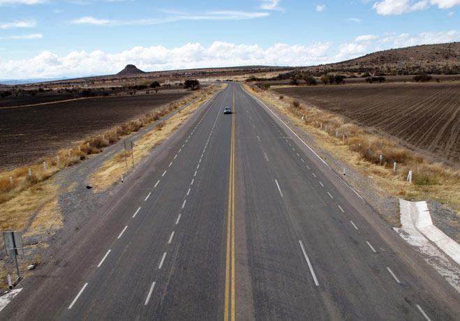 Dejan 5 cuerpos sobre carretera en Zacatecas y después son atropellados