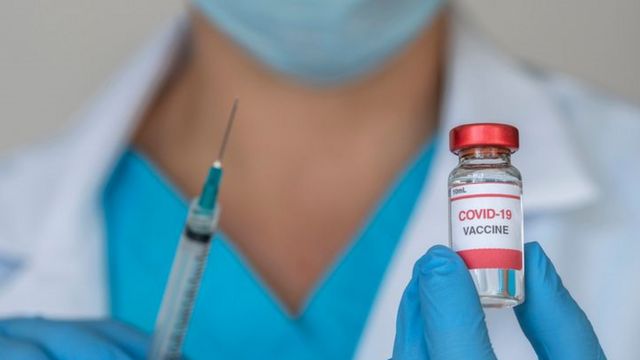 Empresas ofrecen sus instalaciones al gobierno para acelerar vacunación en CDMX