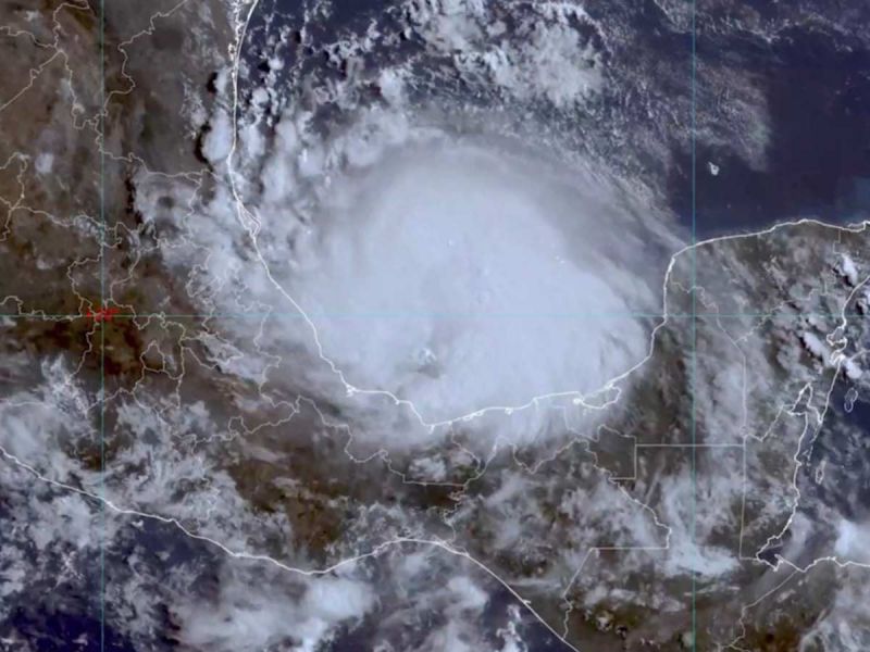 “Grace” tocará tierra en Veracruz como huracán categoría 2