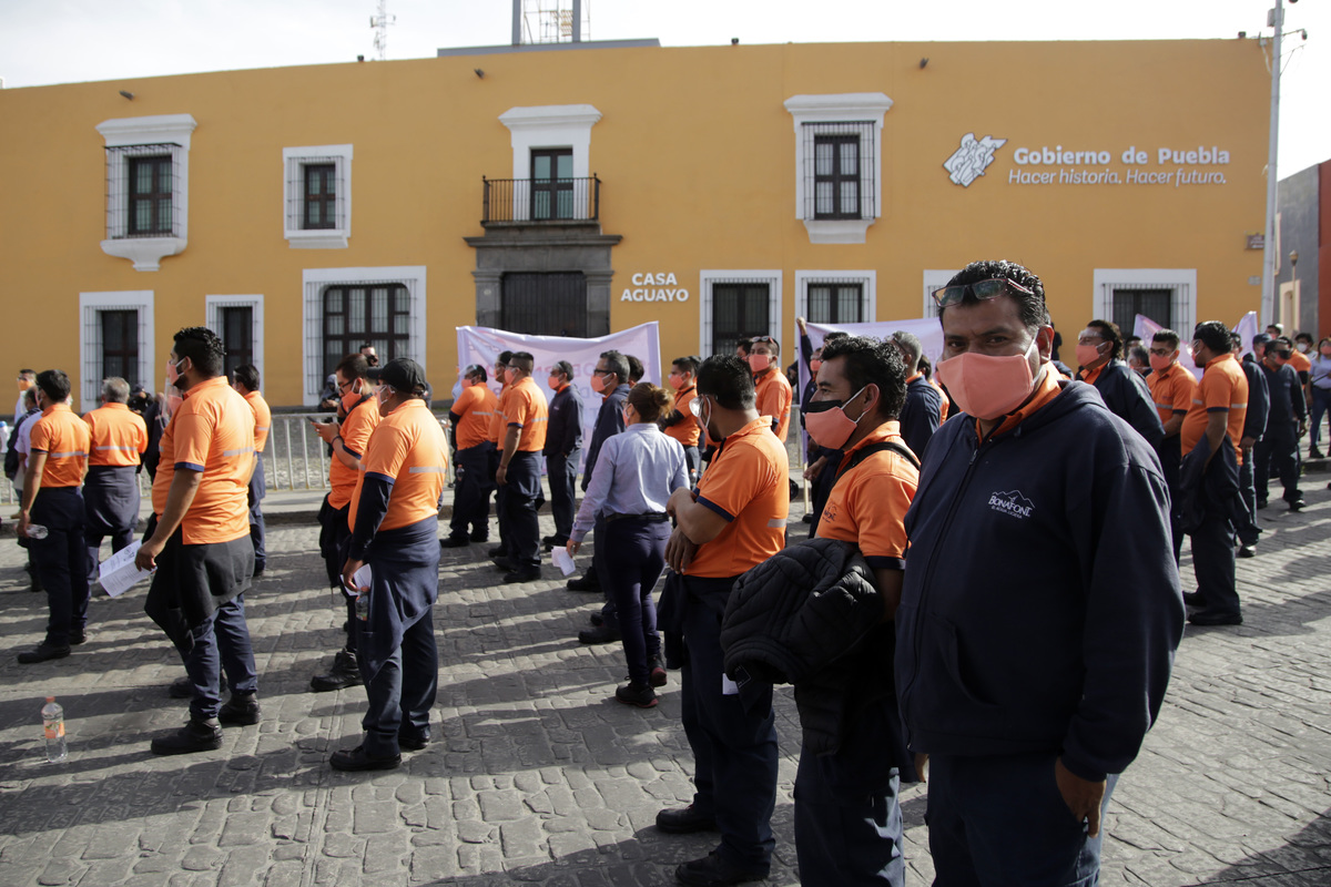 Manifestación en frente de Casa Aguayo; solicitan liberación de planta embotelladora