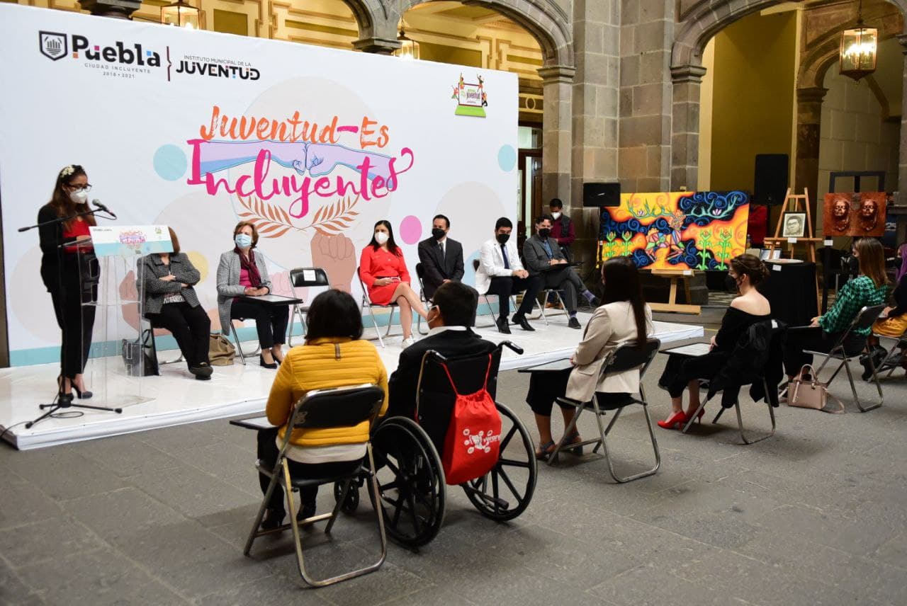 Entrega Ayuntamiento de Puebla reconocimientos a la juventud destacada en diversos ámbitos de acción