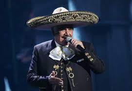 Vicente Fernández se encuentra grave, pero estable; no especulen, pide la familia