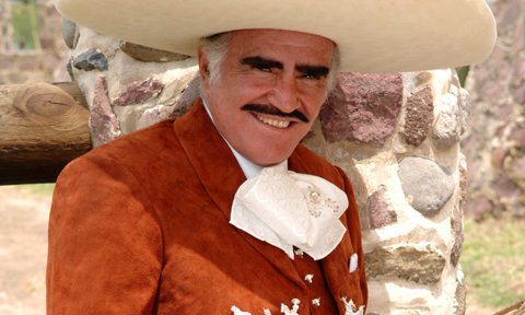 Tras fuerte caída, Vicente Fernández se encuentra grave en hospital