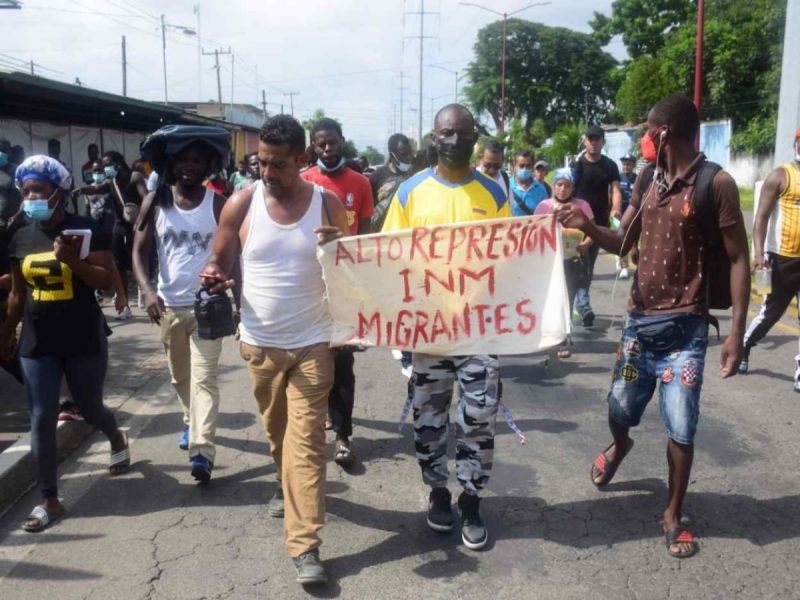 Haitianos solicitarán 7 mil amparos; se manifiestan en Chiapas