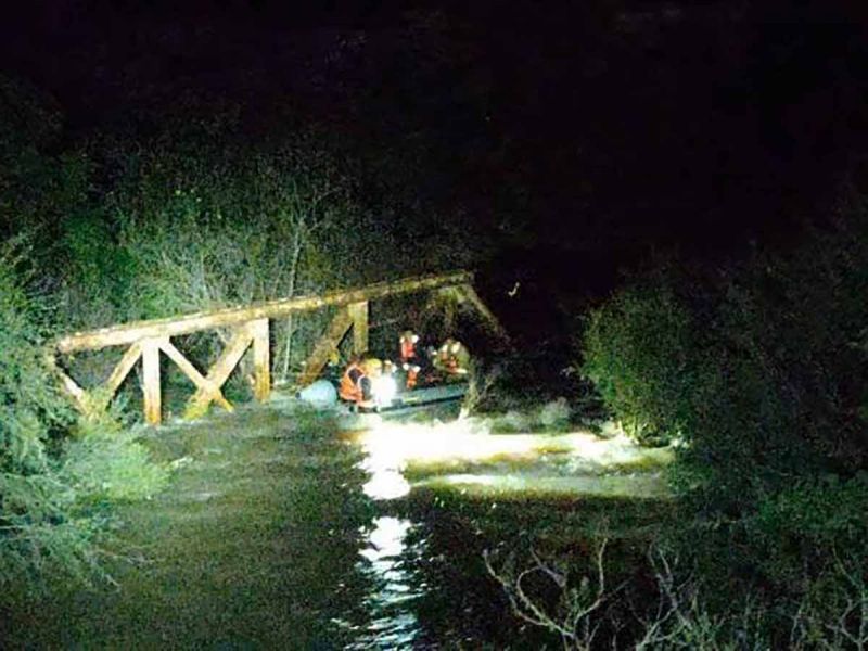 Rescatan a tres menores que cayeron en río en Tequisquiapan