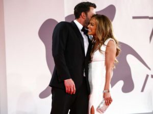 Ben Affleck y Jennifer López; así hacen oficial su romance