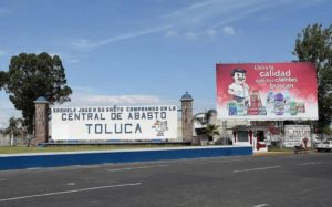 Hallan cuatro cadáveres en refrigerador de Central de Abasto en Toluca