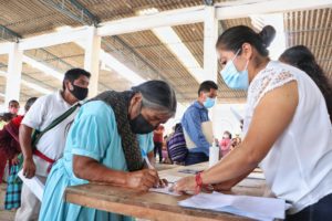 Entrega SDR cheques a productores afectados de Cuetzalan y Jonotla