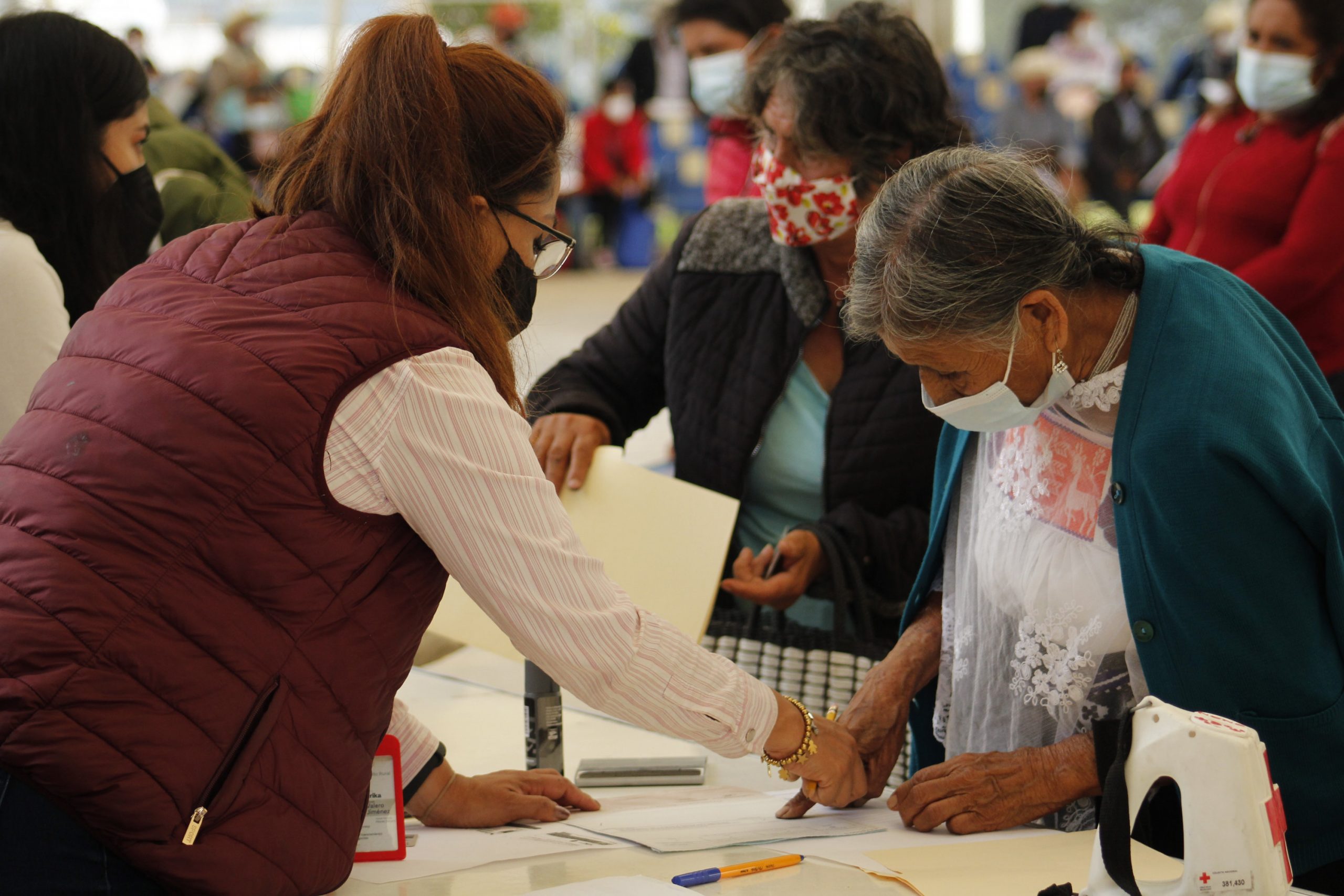 Entrega SDR cheques a productores de Zacatlán afectados por “Grace”