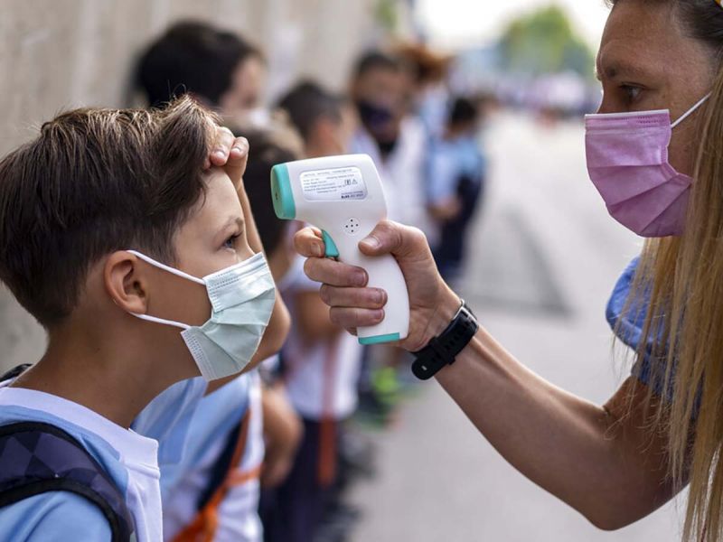 Los Ángeles ordena vacunación covid obligatoria de estudiantes de 12 años o más