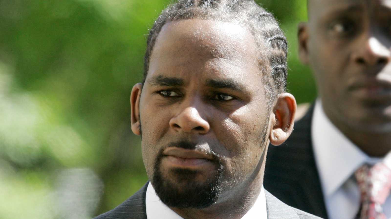 R. Kelly decide no declarar en juicio por tráfico sexual