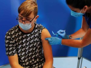 España logra el objetivo de vacunar al 70% de su población