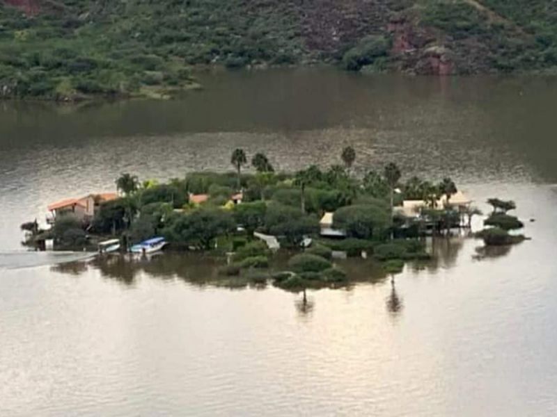 Isla Tzibanzá queda casi bajo el agua por crecida de presa Zimapán