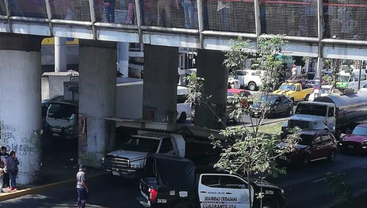 Mujer se lanza de puente en Ecatepec y sobrevive