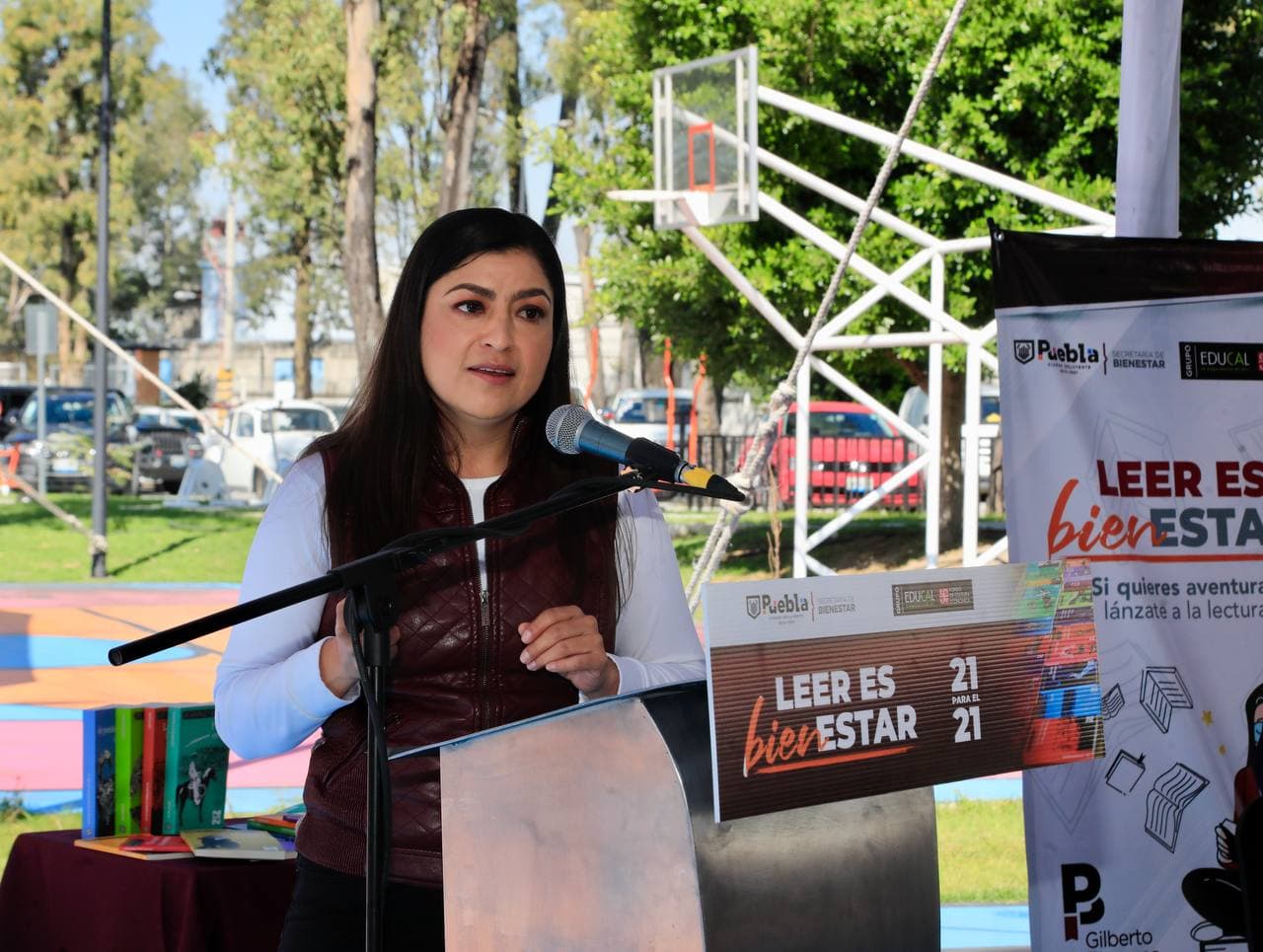 Arranca en municipio de Puebla la distribución de libros de la colección 21 para 21 de FCE