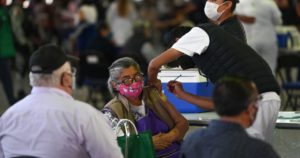 Abandona Puebla el último lugar en cobertura de vacunación contra Covid