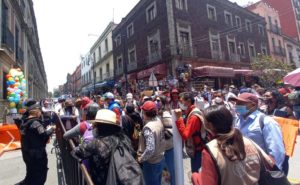 Protesta de Servidores de la Nación frente a la Secretaría del Bienestar