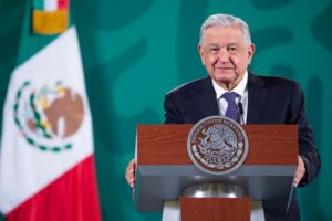 AMLO llama a sumar esfuerzos para vacunar contra COVID-19 a todas las personas mayores de 18 años