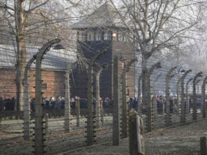 Campo de concentración de Auschwitz es vandalizado con pintas antisemitas