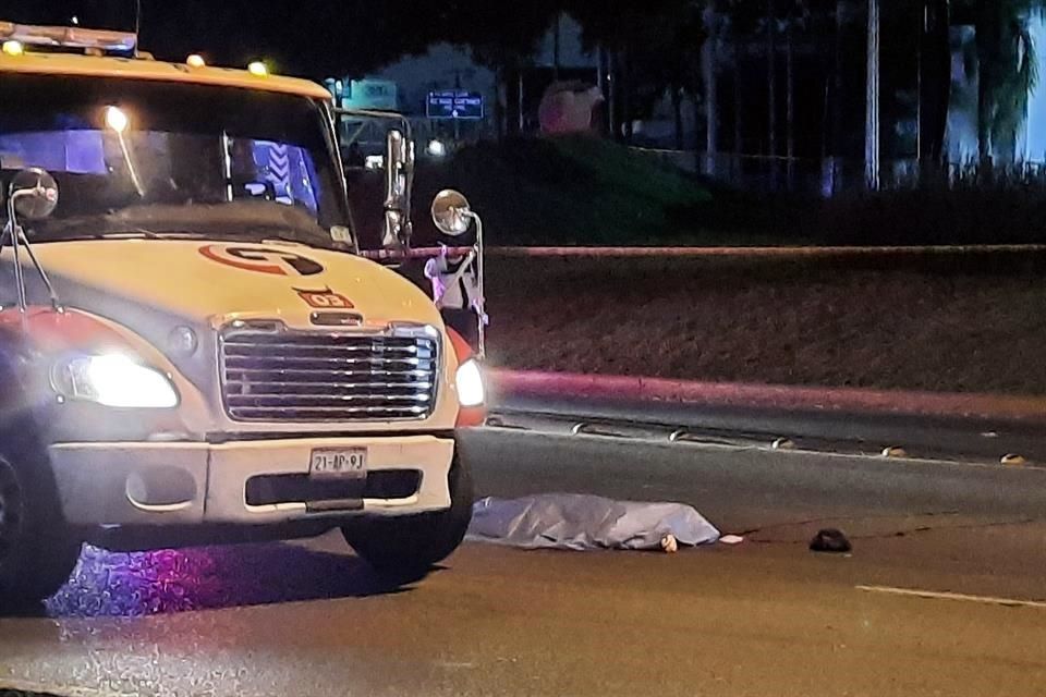 Hombre muere aplastado por grúa