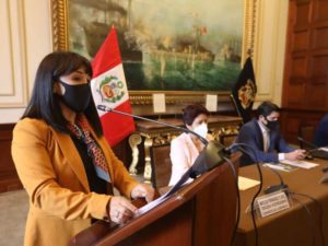 Presidente de Perú nombra a defensora ambientalista como primera ministra