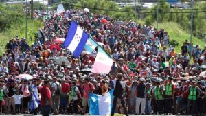 Caravana de migrantes avanza hacia la CDMX