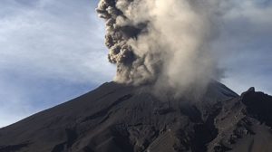 Cae ceniza por intensa actividad del volcán Popocatépetl