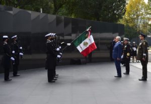 Encabeza AMLO ceremonia del Día de la Armada de México