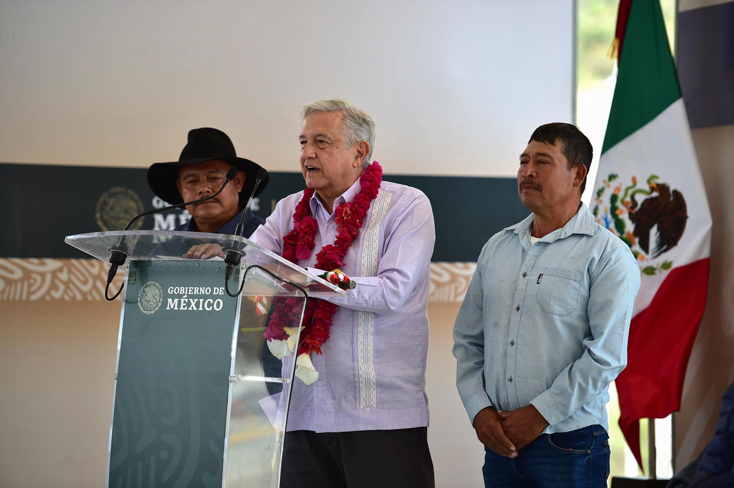AMLO inaugura camino a San Jerónimo Taviche en Oaxaca