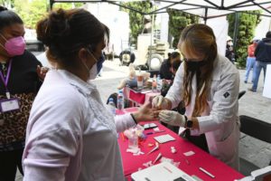 Benefician SEDIF, Salud y SMDIF a más de 6 mil poblanas en Feria de la Salud