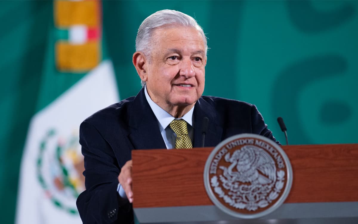 AMLO lamenta saldo de explosión de ducto de Pemex en Puebla