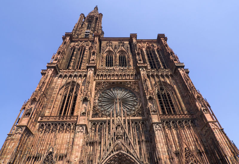 Hombre de 27 años se prende fuego frente a catedral de Francia