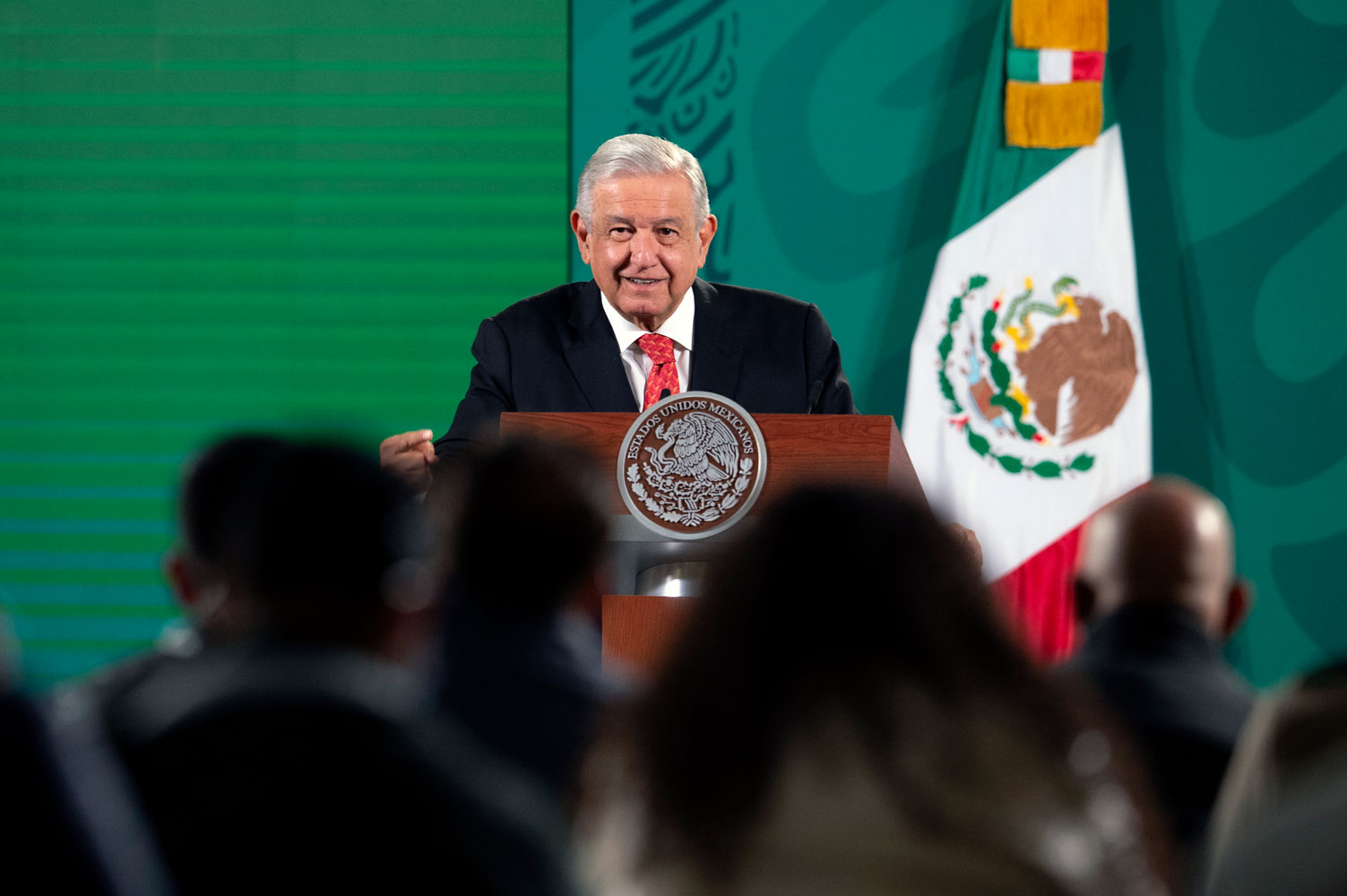 AMLO destaca incremento al salario mínimo