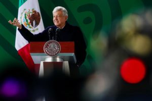 Vehículos de procedencia extranjera serán regularizados en Nayarit: López Obrador