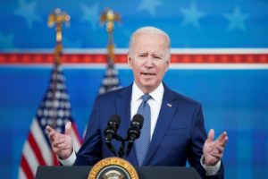 EU “preparado” para ómicron; no hay que “alarmarse”: Biden