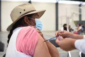 Vacunación no se suspenderá por fiestas decembrinas: Barbosa