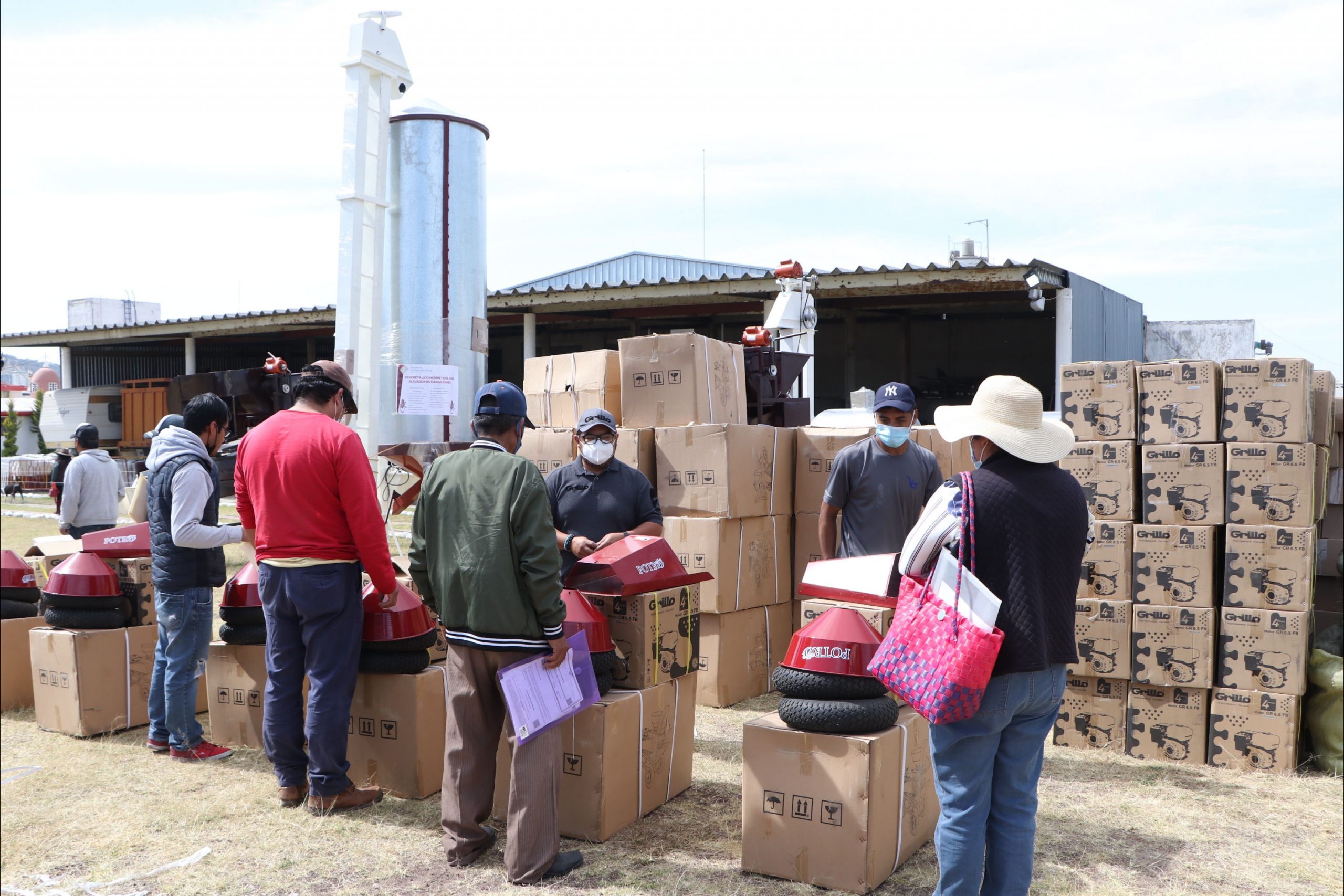 Entrega SDR apoyos para recuperación del campo poblano en 4 regiones